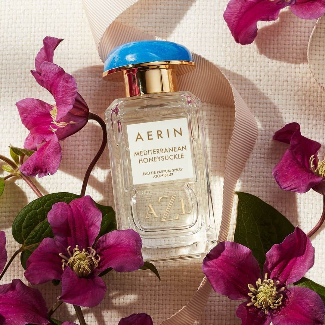 エスティローダーのインスタグラム：「How are you sending love this month? Surprise her with a personalized @aerin fragrance she can call her own. With beautifully engraved initials on the outside and the most exquisite floral fragrances on the inside, these custom bottles will be cherished for years to come. Link in bio to learn more. #AERINBeauty  (Note: Engraving varies by location, check with your local Estée Lauder for details on availability near you).」
