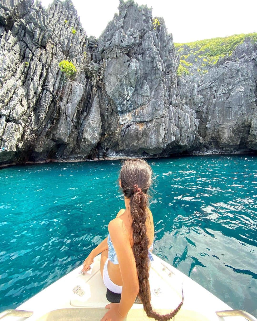 Laraのインスタグラム：「El Nido's ten rules✨ To keep El Nido beautiful🤍 . . 美しい海を守るための エルニドの10ルール🤍 エルニドの人達の 優しい笑顔に 癒された日々🤍 #環境保護活動 #エルニド #elnido #throughback  #過去投稿」