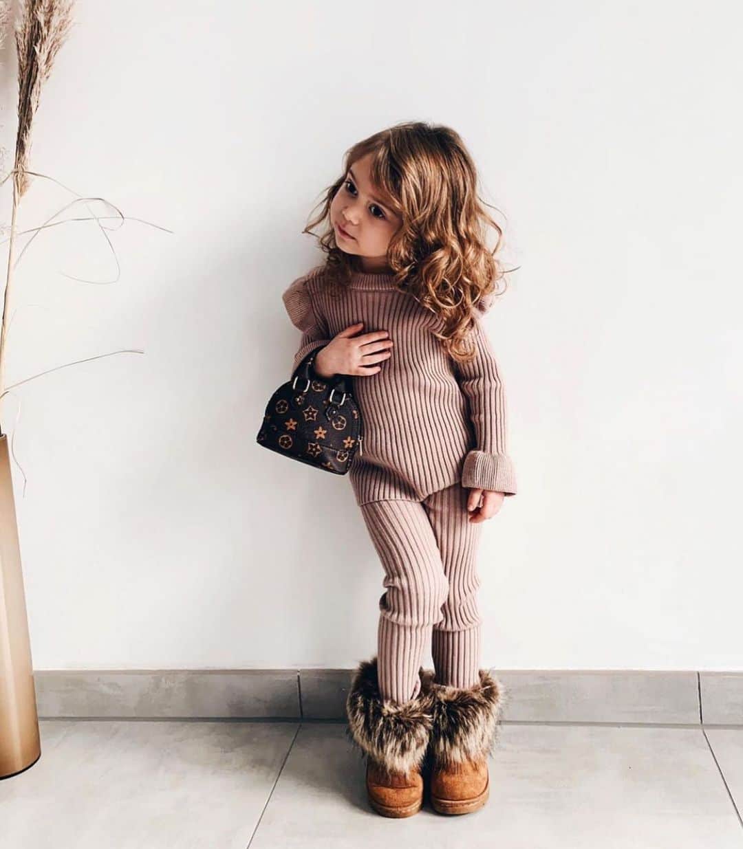 のインスタグラム：「OOTD by @bebekiara_ #kidzfashion」