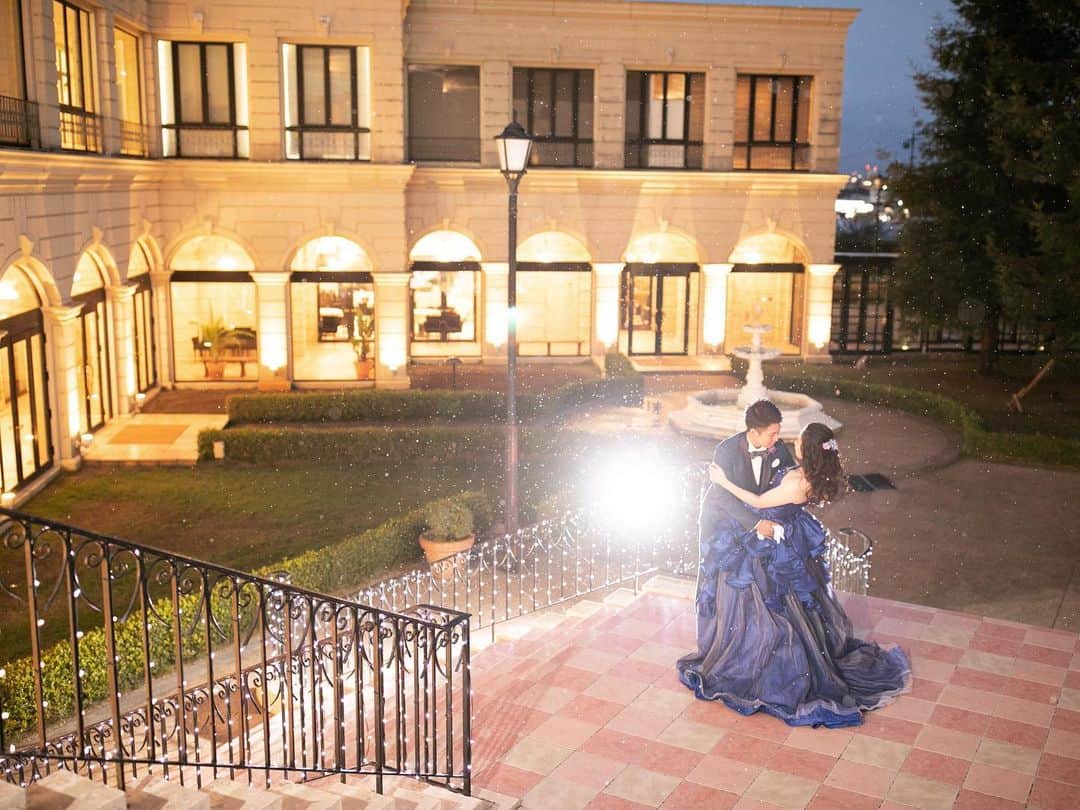 富山結婚式 ヴィラグランディス富山さんのインスタグラム写真 - (富山結婚式 ヴィラグランディス富山Instagram)「, #トワイライトタイム , 薄暮の空が淡い青色に染まり 夜景が最も美しく輝くわずかな時間 , ロイヤルブルーのドレスがとてもお似合いです💙 , まるでシンデレラのようなドラマチックなワンシーン💫 , #ヴィラグランディス富山  他の写真も気になる方はプロフィールから 公式HPをご覧下さい▶︎▶︎▶︎」2月1日 12時22分 - villagrandis_toyama