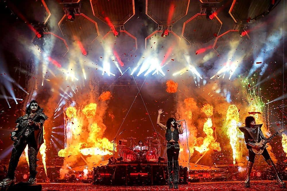 KISSさんのインスタグラム写真 - (KISSInstagram)「#KISSTORY January 31, 2019 - #KISS opened the #EndOfTheRoad World Tour in Vancouver.  Did you see the EOTR Tour? Where?」2月1日 12時22分 - kissonline