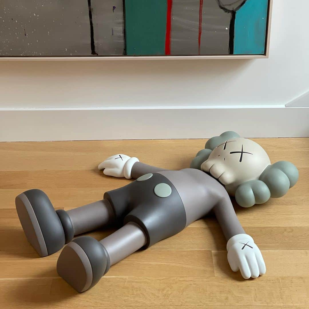 KAWSONEさんのインスタグラム写真 - (KAWSONEInstagram)「Snow day ready... #KAWS #HOLIDAY」2月1日 6時59分 - kaws