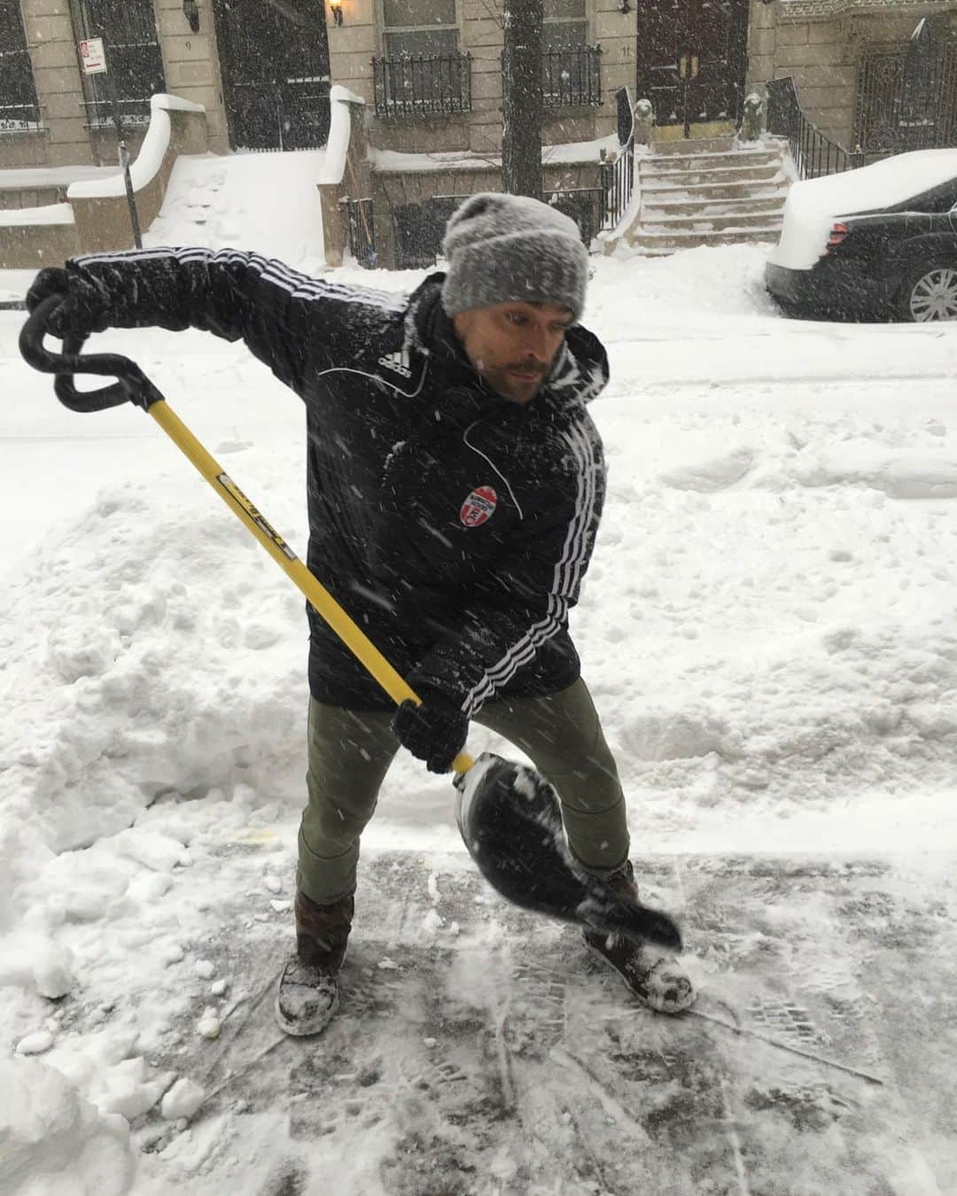 ケリー・リッパさんのインスタグラム写真 - (ケリー・リッパInstagram)「A triple reminder: There’s an all new EXHUMED on Oxygen tonight @ 7est. And there’s a snow storm headed this way. So.......grab your shovels. We’ll help dig. ❄️☃️🌨 And finally a look back at some incredible selfies. (Yes, these are all old photos so get over it) @milojoprods」2月1日 7時02分 - kellyripa