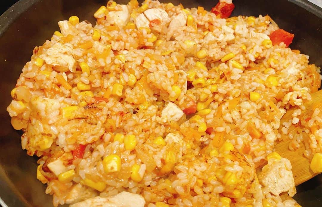 金子貴俊のインスタグラム：「#パパ弁当 #チキンライス ケチャップない事件 なんとかトマトホール缶で代用」