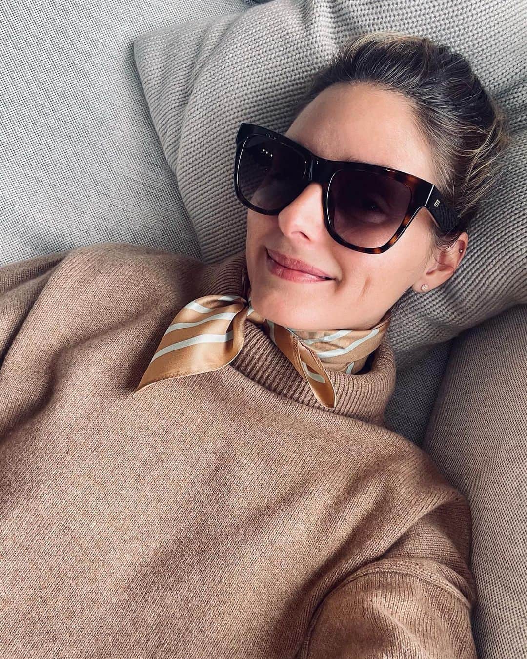 オリヴィア・パレルモのインスタグラム：「Sunday sartorial details 💁🏼‍♀️」
