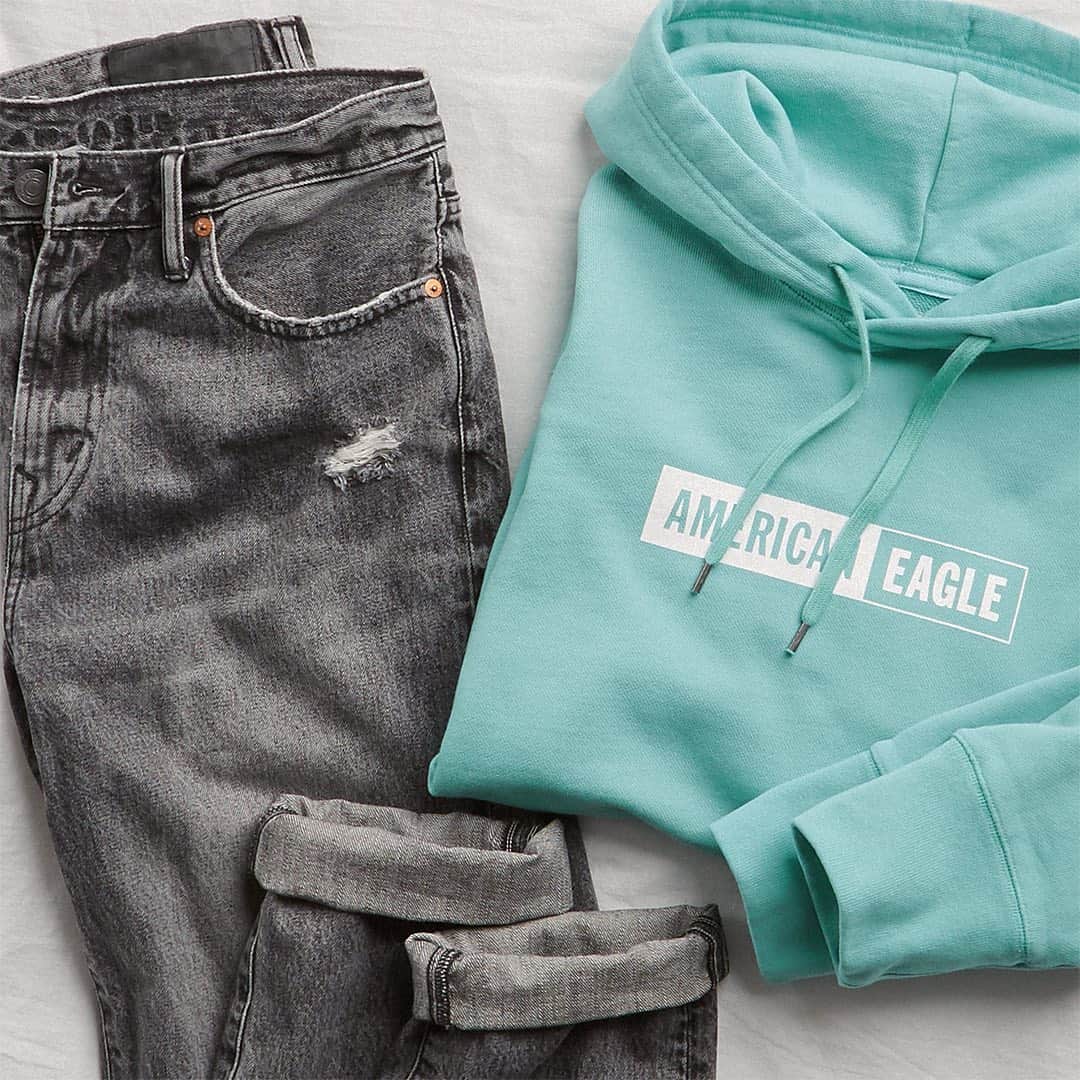 American Eagleさんのインスタグラム写真 - (American EagleInstagram)「There’s only one thing on our minds right now, and it’s graphic hoodies. 💭」2月1日 8時02分 - americaneagle