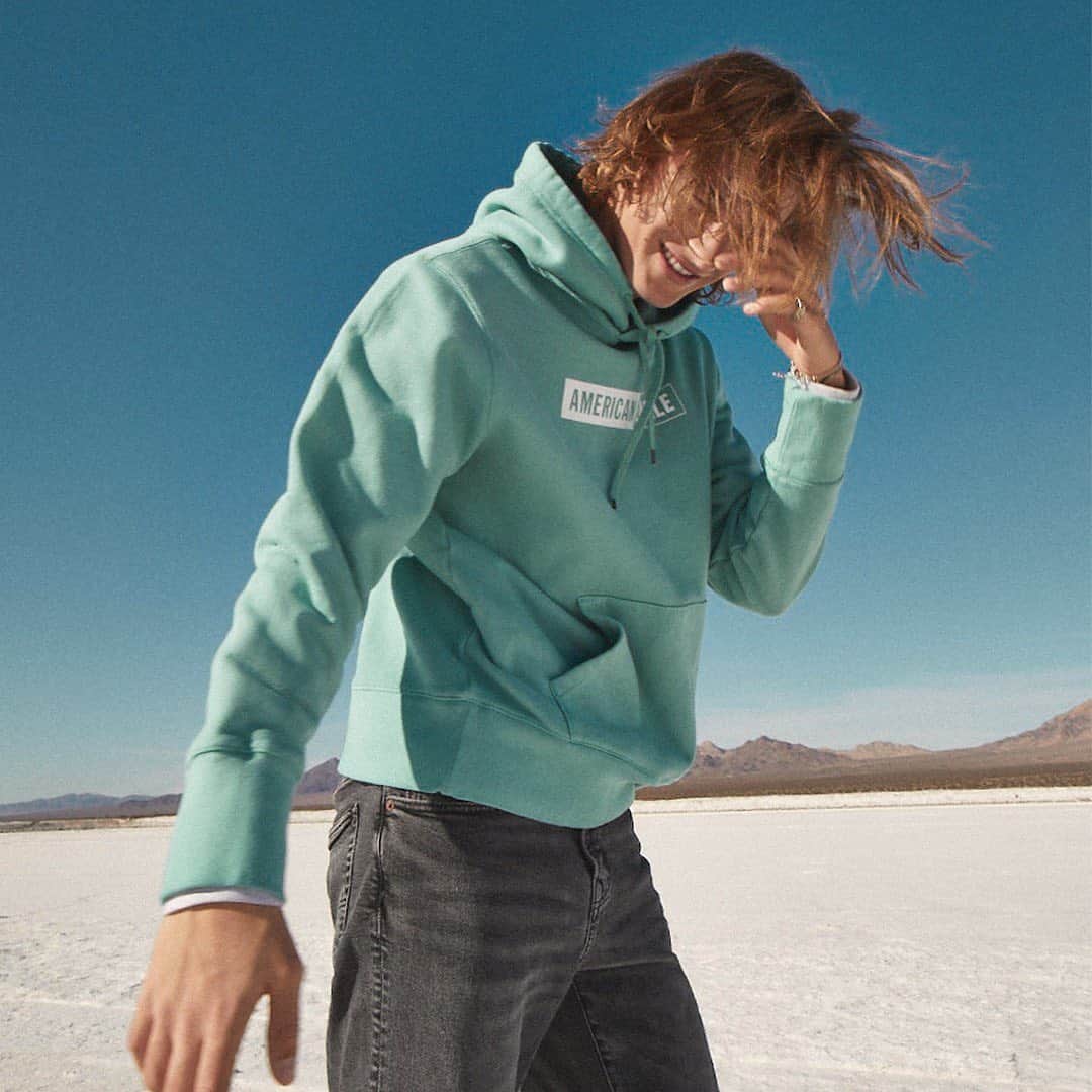 American Eagleのインスタグラム：「There’s only one thing on our minds right now, and it’s graphic hoodies. 💭」