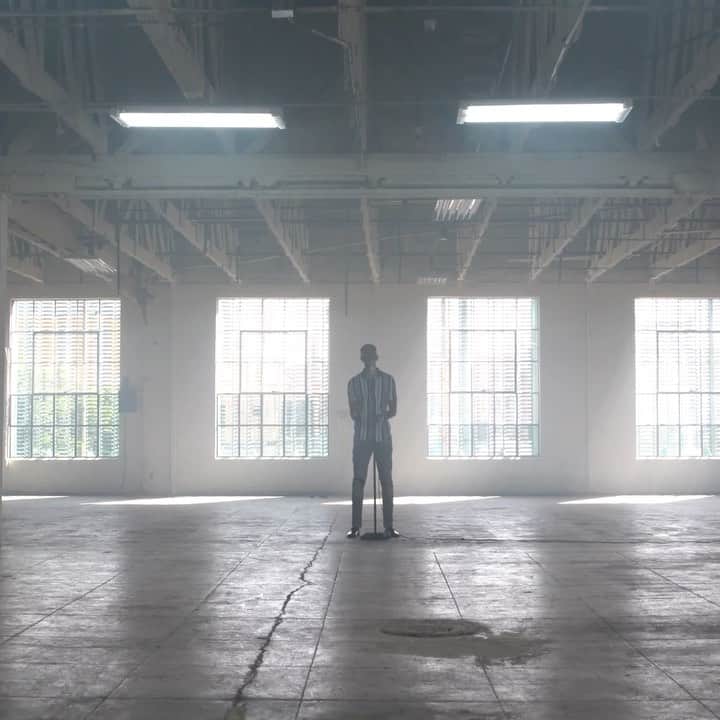 Reggie COUZのインスタグラム：「“So Into You”  LINK IN MY BIO 🌻🌷🌺  #sundayvibes✨」