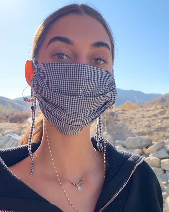 チャンルーのインスタグラム：「Our favorite gingham face mask paired with our newly restocked pearl mask chain!」