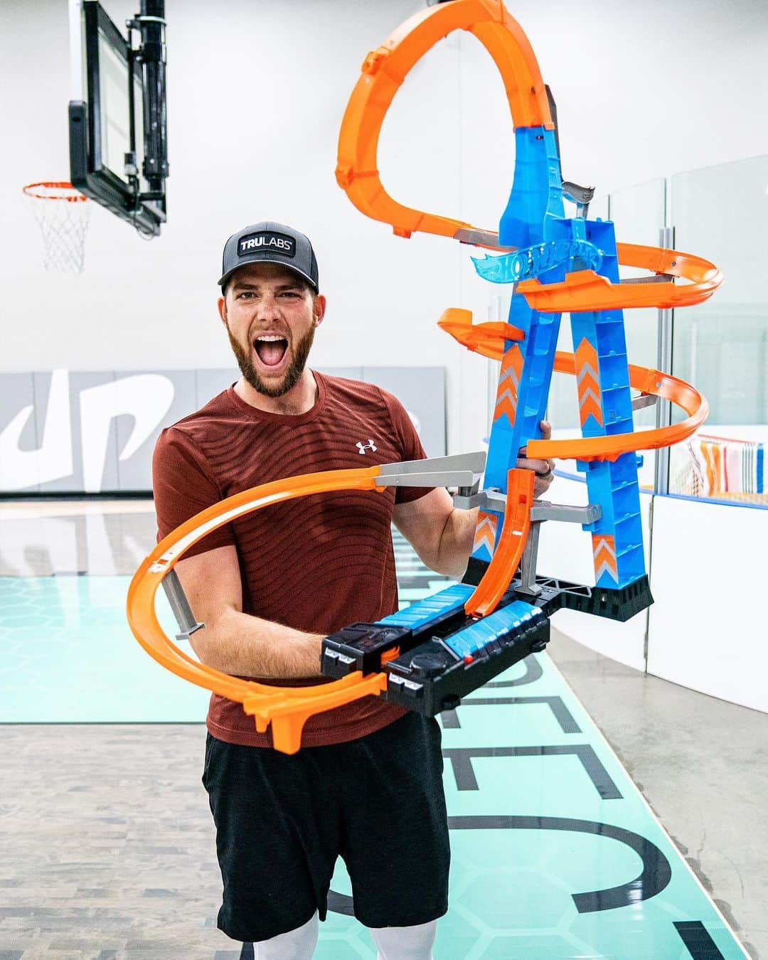 Dude Perfectさんのインスタグラム写真 - (Dude PerfectInstagram)「DOUBLE TAP for a 500 ft Hot Wheels track! 🏎💨 // Our first ever Toy Trick Shots launches one week from tomorrow!」2月1日 8時33分 - dudeperfect