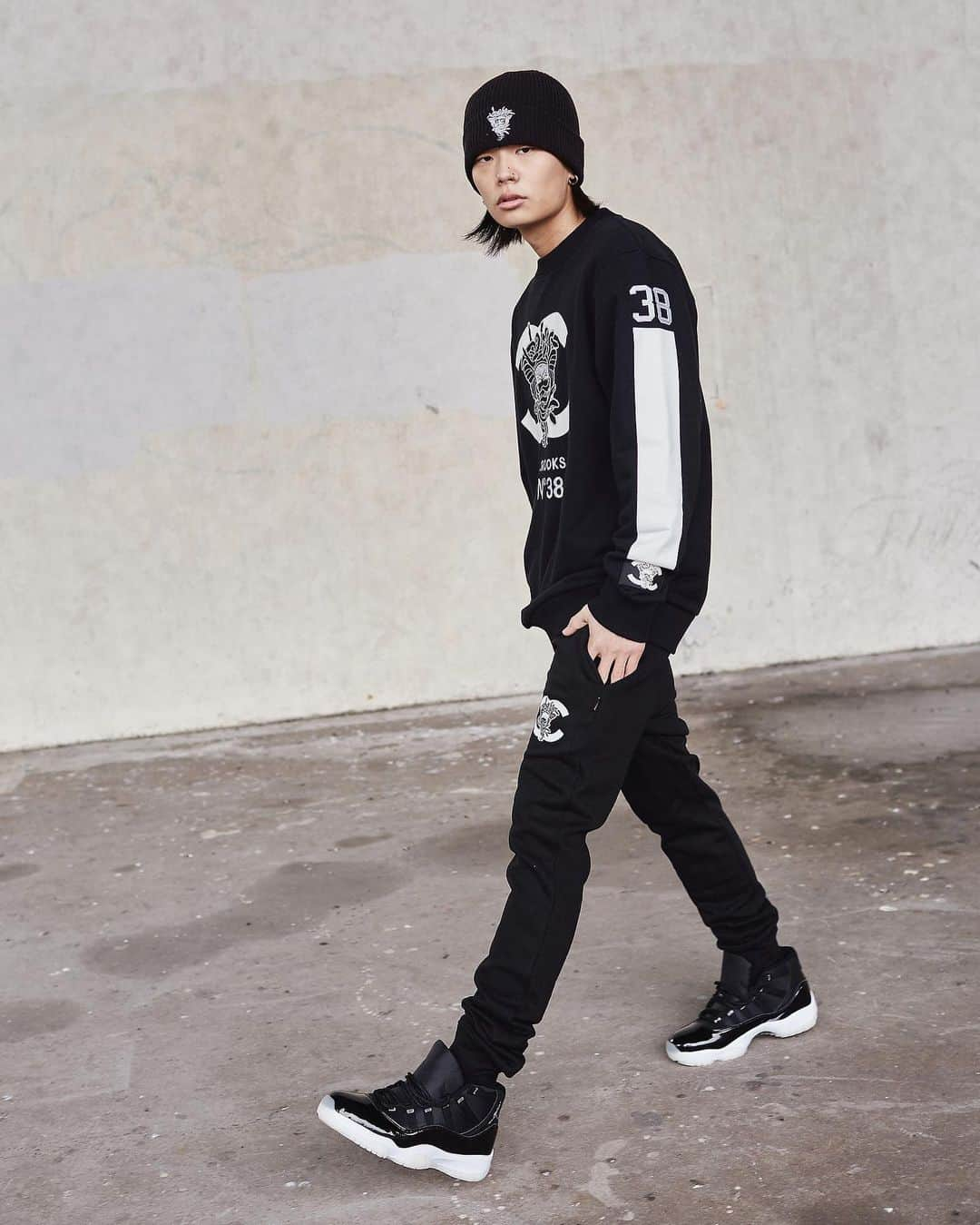 Crooks & Castlesさんのインスタグラム写真 - (Crooks & CastlesInstagram)「OOTD 🔥⁠⠀ ⁠⠀ #crooksncastles #crooks #crooksandcastles #ootd #medusa #cantstopthecrooks」2月1日 8時48分 - crooksncastles