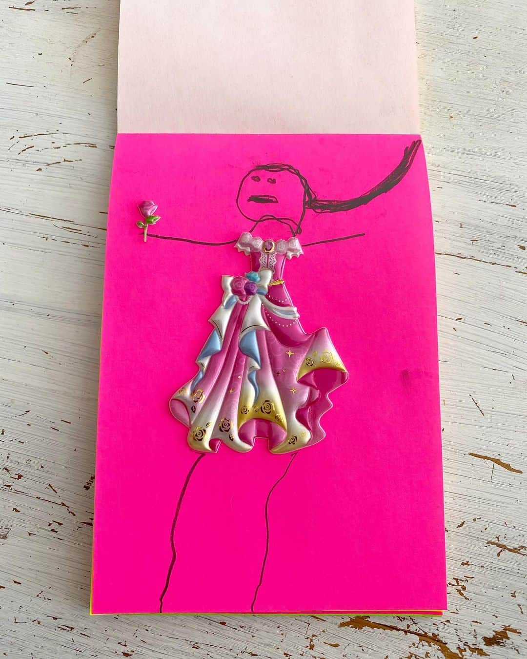 廣瀬規子さんのインスタグラム写真 - (廣瀬規子Instagram)「お嬢の新作です❣️ ・ 一番目の作品。なかなか良いじゃない⁉️ ・ はい、親バカ失礼しました🙈🙇‍♀️🙏 ・ ・ #４歳女の子 #小さなアーティスト #littleartist  #4yearsold  #sheisanartist  #もものさくひん」2月1日 8時50分 - noriko_style