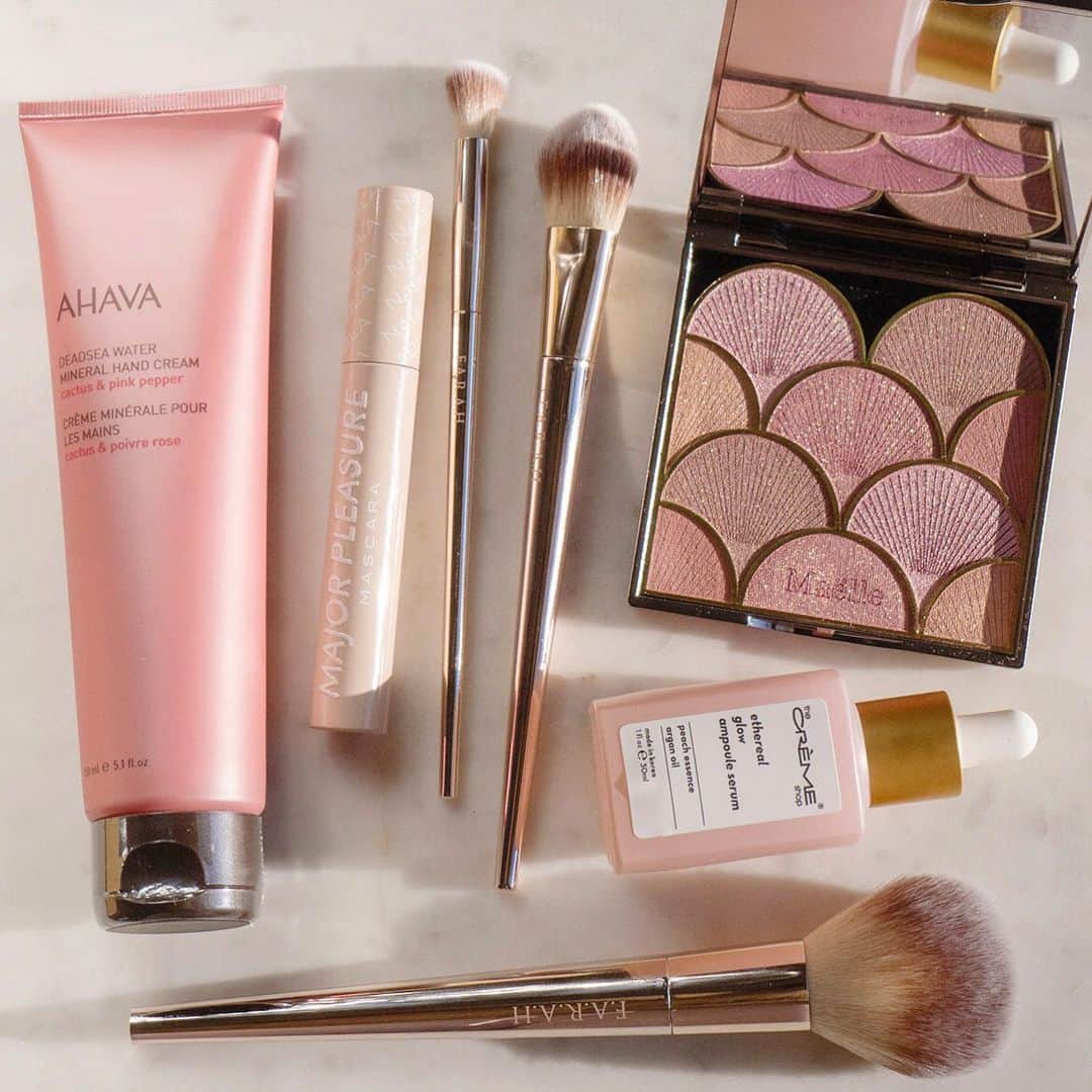 ipsyさんのインスタグラム写真 - (ipsyInstagram)「SNEAK PEEK: Which one of these February products would you pick first? (I’d like that GORGE @maellebeauty palette pls!) RG: @sharmtoaster  #IPSYDreamIt  Products Here: @ahava Mineral Hand Cream @farahbrushes Rendezvous Brush Trio @nablacosmetics Major Pleasure Mascara  @thecremeshop Ethereal Glow Ampoule Serum - Crèmecoction Peach + Argan Oil @maellebeauty Sunkissed Blush Palette  #cosmetics #beauty #makeup #makeupsubscription #makeupaddict #ipsymakeup #beautybox #subscriptionbox #beautytutorials #beautytips #beautyhacks #instavid #video」2月1日 9時02分 - ipsy