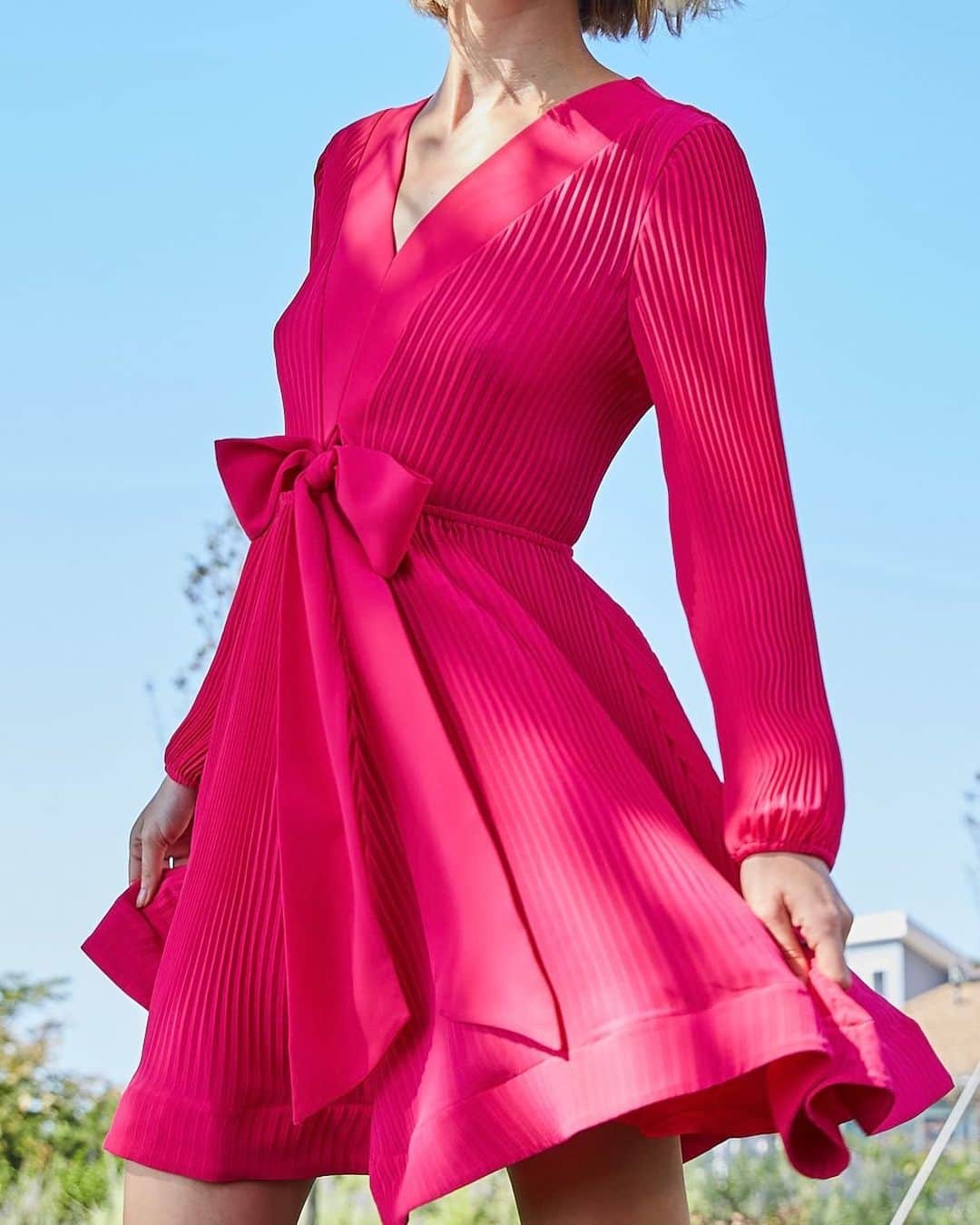 ミリーさんのインスタグラム写真 - (ミリーInstagram)「Pretty in pleats.  #pinkdress #vday #vdaylook」2月1日 8時58分 - milly