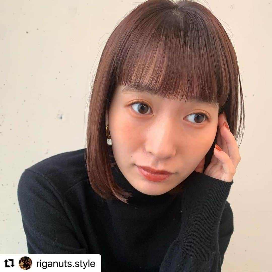 THROW 【スロウ】のインスタグラム：「#Repost @riganuts.style with @make_repost ・・・ . ボブラウン＋オレンジメイク🍂🍊🌰🧡 . Riganuts王子店植村 .  #riganuts #リガナッツ #ハイトーンカラー #透明感カラー #くすみカラー #ミルクティーベージュ　#ベージュカラー #イヤリングカラー #バレイヤージュ #ボブヘア #ヘアアレンジ #お呼ばれヘア #スロウカラー #throwcolor #いいね返し #お洒落さんと繋がりたい #instagood #l4l #十条美容室 #王子美容室 #赤羽美容室#プリカール」