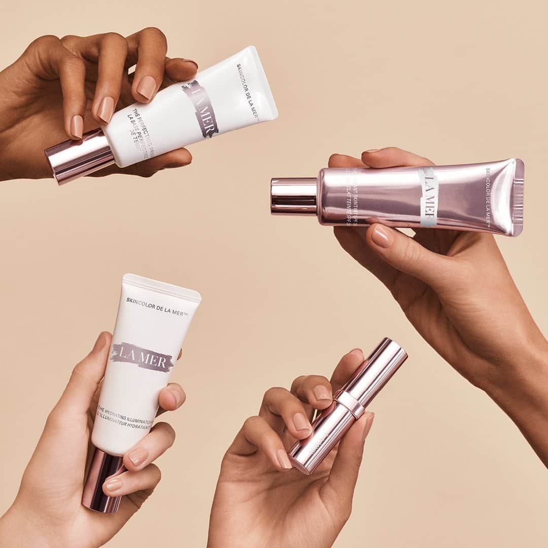 ドゥラメールのインスタグラム：「The ones that really come in handy. Highlight in a hurry? Beautify a blemish? Glow on demand? These lovelies keep things light, easy and effortless. #SkincolordelaMer」
