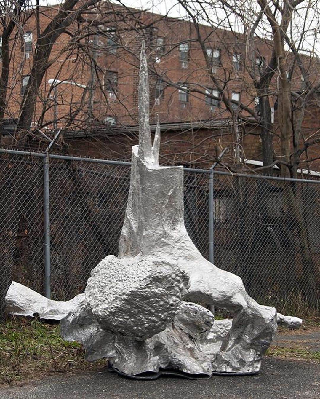 ザックポーゼンさんのインスタグラム写真 - (ザックポーゼンInstagram)「On my Sunday mind #RobertMorris and #robertlobe sculptures , the Three Witches, #MacBeth, by #JamesHenryNixon and #PinaBausch Vollmond.」2月1日 9時12分 - zacposen