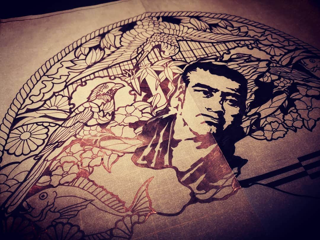 青木文明さんのインスタグラム写真 - (青木文明Instagram)「武蒼切り絵の世界  下絵段階はなんのこっちゃわからないw  切り絵になり色が入って行くまでの計算が、この訳の分からない下絵にはあるのでございます♪  #西郷隆盛 #桜島 #噴火 #活火山 ﻿━━━━━━━━━━━━━ #Atelier武蒼﻿﻿﻿﻿﻿﻿ #切り絵 #青木文明 #鹿児島 #いちき串木野  #動物園 とお仕事がしたい #水族館 とお仕事がしたい #夢   #ハンドメイド #diy #インテリア #リビング  #和 #東京 #紙 #アート #ファッション #おしゃれ #キャンプ #登山 #ウェルカムボード #食 ﻿﻿﻿﻿ #japanart」2月1日 9時14分 - musou23