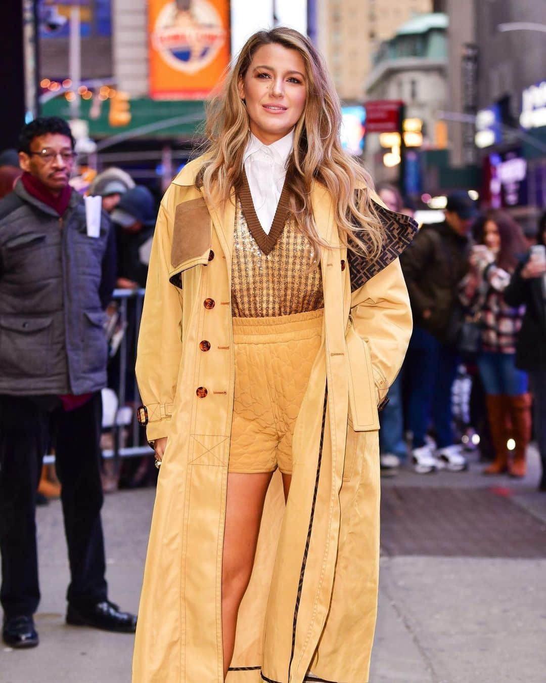 Vogue Australiaさんのインスタグラム写真 - (Vogue AustraliaInstagram)「"No one had samples that fit me after giving birth. And so many clothes from stores didn't fit either.” #BlakeLively has opened up in a candid Instagram post about the alienation she felt by the fashion industry after the birth of her third daughter. Calling for fashion brands to 'do better' for size inclusivity, Lively's powerful message has been felt by women around the world. Tap the link in bio to read the full story.⁣ ⁣ 📷 Getty Images」2月1日 9時16分 - vogueaustralia