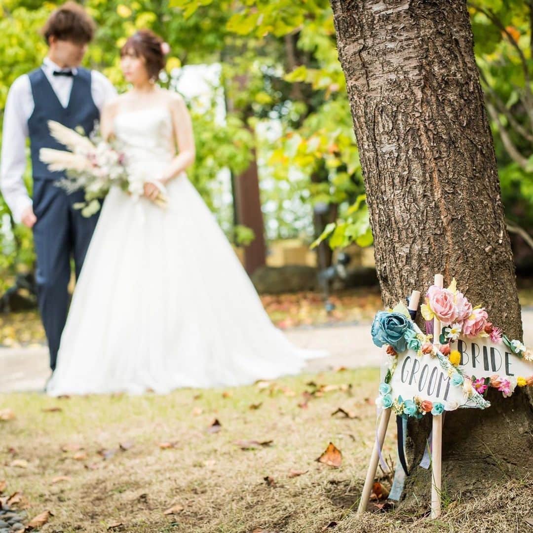 麗風つくばシーズンズテラスのインスタグラム：「. . フォトプロップスを手作りして 前撮りやご結婚式の時に使用するのは オリジナルな写真が残せるのでおすすめです♩ . ぜひご検討してみてください！！ . . #つくば #研究学園 #茨城 #結婚式  #結婚式準備 #オリジナル  #オリジナルウェディング #ブーケ  #前撮り #前撮りヘア  #ウェディングドレス #カラードレス  #紅葉 #桜 #前撮りアイテム #タキシード  #カメラ好きな人と繋がりたい  #wedding #weddingdress  #originalwedding #cordinate  #tablecoordinate #photography  #weddingphotography  #全国のプレ花嫁さんと繋がりたい  #日本中のプレ花嫁さんと繋がりたい  #自然 #ナチュラル  #dearswedding #smile」