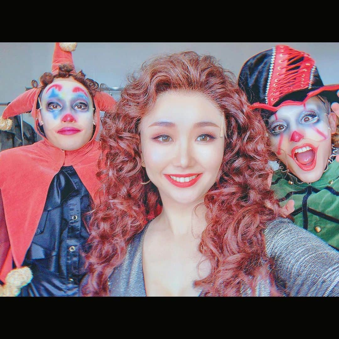 まりゑさんのインスタグラム写真 - (まりゑInstagram)「夢の中の人たち💭🤡👩🏼‍🦱🎶💭  @shyutochen  @takuma_kumakuma   #チョコレートドーナツ #断片 #シュートチェン  #米澤拓真  #まりゑ  #夢の中 #登場人物」2月1日 9時29分 - manmarumarie