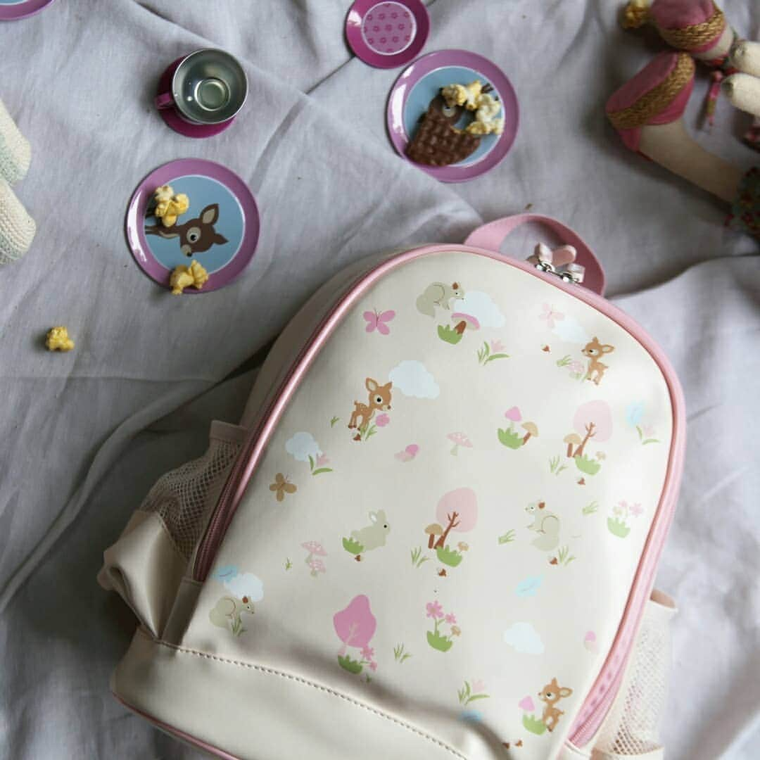 Target Australiaさんのインスタグラム写真 - (Target AustraliaInstagram)「Who spotted these in time for the school year? It's not too late to get your little one sorted with new backpacks, cool bags & bento boxes from @bobbleart. Swipe right to see more styles  🎯♥️ #targetaus #targetauskids #targetaushome」2月1日 9時33分 - targetaus