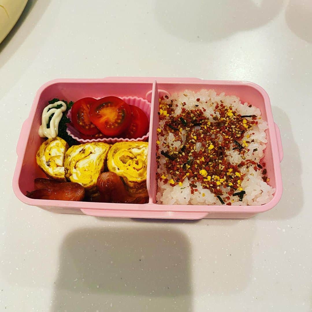 山根良顕さんのインスタグラム写真 - (山根良顕Instagram)「ご飯炊くの忘れてて焦りまくって作ったお弁当🍱」2月1日 9時34分 - ungirls_yamane