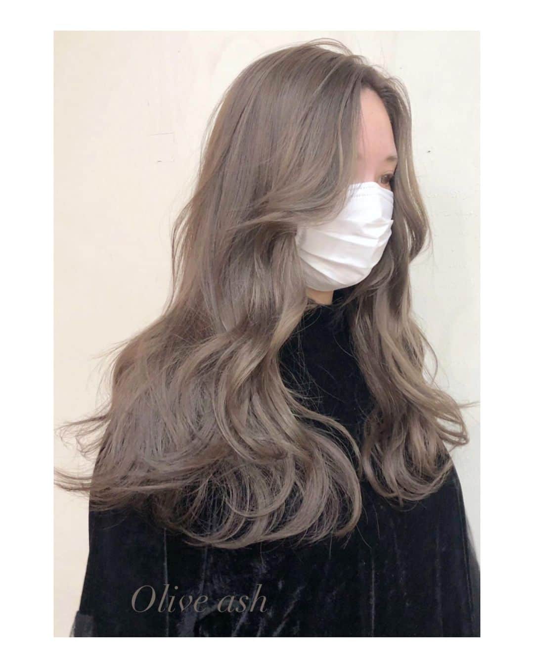 のインスタグラム：「【olive ash × layer】  オリーブアッシュのローレイヤースタイル！  重めのスタイルに遊びを持たせたい方はぜひお越し下さいませ！  cut 2color / 12000〜  hair director / @mima_66   お写真ありがとうございました！」