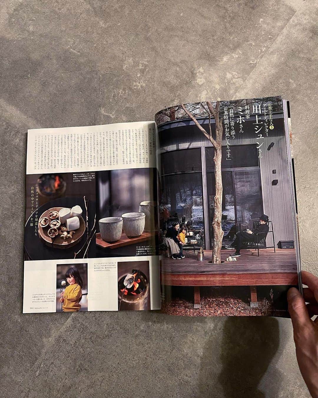 川上俊さんのインスタグラム写真 - (川上俊Instagram)「婦人画報／2021年3月号 最上級の「お茶」と「お菓子」と - 軽井沢でのお茶の時間についてを4ページで掲載されています。出来るだけ不要不急な移動は控えながら、東京と軽井沢を行き来するライフスタイルに移行し、これからの都市と自然の関係性を考えながら日々を過ごしています。  東京生まれで育ちの僕にとって、40すぎてからの自然での時間は、新しい視点や感覚、新しいLUXやQOL、次の時代が必要とするもの、新しいビジネスも含め、たくさんのインスピレーションをくれる。そんなことを日々感じています。  #shunkawakami  #qol #luxury」2月1日 9時39分 - shunkawakami