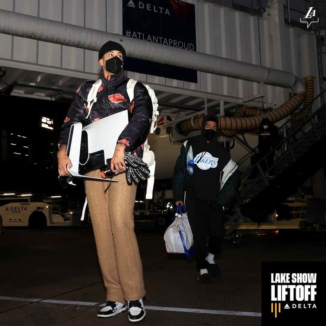 Los Angeles Lakersさんのインスタグラム写真 - (Los Angeles LakersInstagram)「✌️ Boston 👋 Atlanta #LakeShowLiftoff」2月1日 9時47分 - lakers