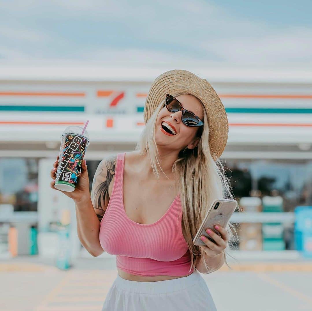 7-Eleven Australiaさんのインスタグラム写真 - (7-Eleven AustraliaInstagram)「STOP 🚨 what you’re doing. Today is your last chance to snap up our summer exclusive offers over on the My 7-Eleven App! Link to bio. 🤗 #7ElevenAus   📸 @aday_inthelifeof_us」2月1日 10時00分 - 7elevenaus