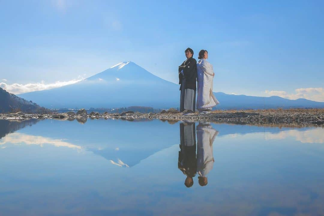 スタジオアクア富士店 のインスタグラム：「ようやく富士山に雪が積もってきましたね🗻☃️  スタジオアクア6店舗でご予約受付中！﻿ お問い合わせはお早めに✨ ﻿ ﻿ デコルテ公式アカウント﻿ ▷▷ @decollte_weddingphoto﻿ ﻿ スタジオアクア富士店🗻﻿ ▷▷ @studioaqua_fuji﻿ ﻿ スタジオアクア横浜みなとみらい店﻿ ▷▷ @studioaqua_yokohama﻿ ﻿ スタジオアクア表参道渋谷店﻿ ▷▷ @studioaqua_shibuya  ﻿ スタジオアクア新宿店﻿ ▷▷ @studioaqua.shinjuku  ﻿ スタジオアクア浅草店﻿ ▷▷ @studioaqua_asakusa  ﻿ スタジオアクア立川店﻿ ▷▷ @studioaqua_tachikawa229  ﻿ ﻿ ＼オンライン撮影相談会スタート✨／﻿ パソコン・スマートフォンから﻿ 前撮り、フォトウエディングの相談が可能！﻿ 当店HPよりご予約受付中！﻿ ﻿ ﻿ お得な割引キャンペーンも実施中！﻿ HPを要チェック✔﻿ ﻿ ﻿ #d_weddingphoto﻿ #スタジオアクア﻿ #スタジオアクア横浜店﻿ #スタジオアクア富士店﻿ #撮る結婚式﻿ #ウェディング﻿ #ウェディングフォト﻿ #フォトウェディング﻿ #フォトスタジオ﻿ #花嫁﻿ #プレ花嫁﻿ #卒花嫁﻿ #関東花嫁﻿ #関西花嫁﻿ #横浜花嫁﻿ #前撮り﻿ #後撮り﻿ #結婚式﻿ #結婚式準備 ﻿ #ヘアメイク﻿ #ヘアアレンジ﻿ #洋装前撮り﻿ #和装前撮り﻿ #ドレス試着﻿ #ドレス迷子﻿ #ウェディングフェア﻿ #プレ花嫁さんと繋がりたい﻿ #全国のプレ花嫁さんと繋がりたい﻿ #日本中のプレ花嫁さんと繋がりたい﻿ #富士山」