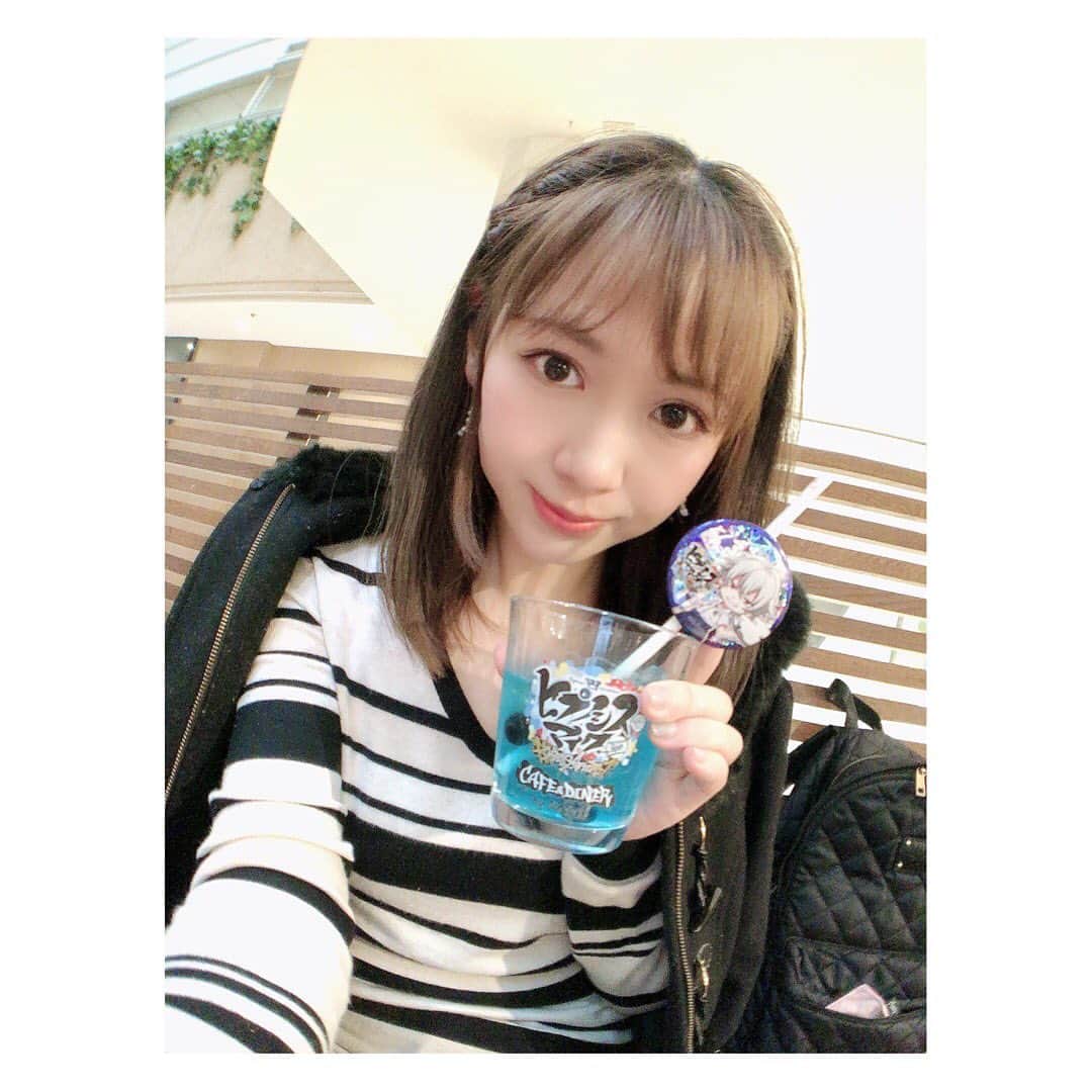 小河結香のインスタグラム：「🎤ヒプマイカフェ後半戦☠️ だいぶ更新遅くなったけど グッズを色々交換してて遅くなった💨 えりにゃん行けなくなっちゃったから 1人でランチしてきた🍴 この日かなり引きが良くて 缶バッジ無事推しをコンプ✨ 左馬刻様最推しのMTC箱です😍 前後半で集めたグッズ見てあれ…コースター… 今でも左馬刻⇄ 寂雷探してます❣️ アニメ2期早くやらないかな✨ #ヒプマイ #ヒプマイカフェ #左馬刻様推し #mtc好き #名古屋パルコ #コラボカフェ #ヲタ活 #アニヲタ #推し事 #ゆんのヲタ活記録」