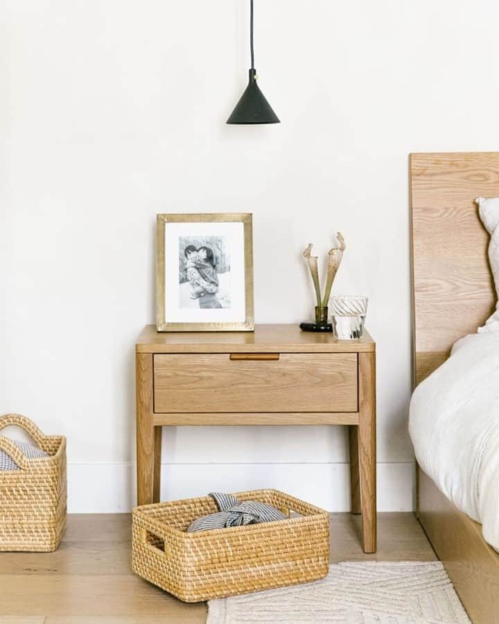 近藤麻理恵のインスタグラム：「In Japanese, “ori” means to weave. Handwoven from exceptionally strong and flexible rattan, these bins and baskets can be used to store everything from office files and photos to clothing and accessories. They’re also easy to move from room to room – and feature a natural look – making them extra versatile. Visit the link in my profile to browse the Ori Woven collection with @thecontainerstore now.」