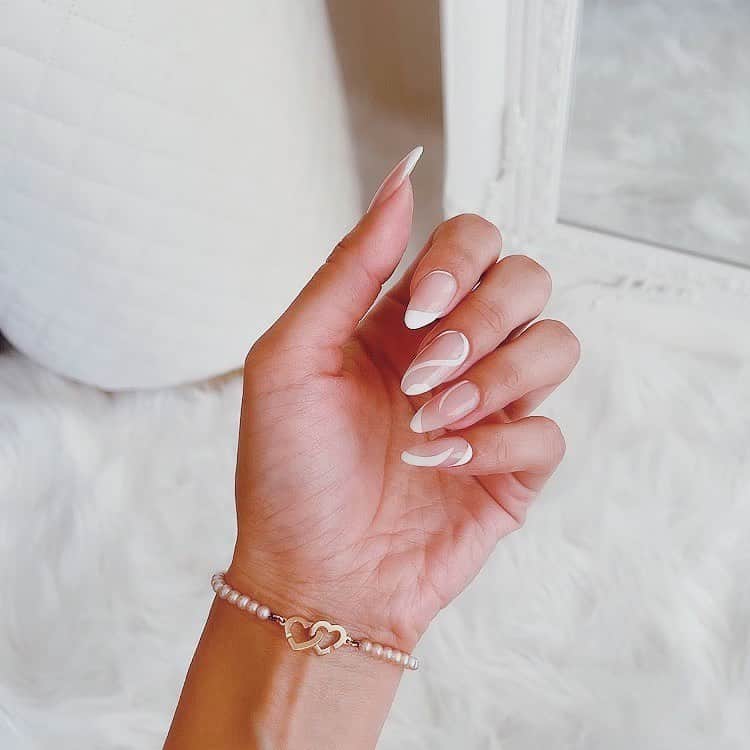 のインスタグラム：「my birthday nail🤍🤍🤍」