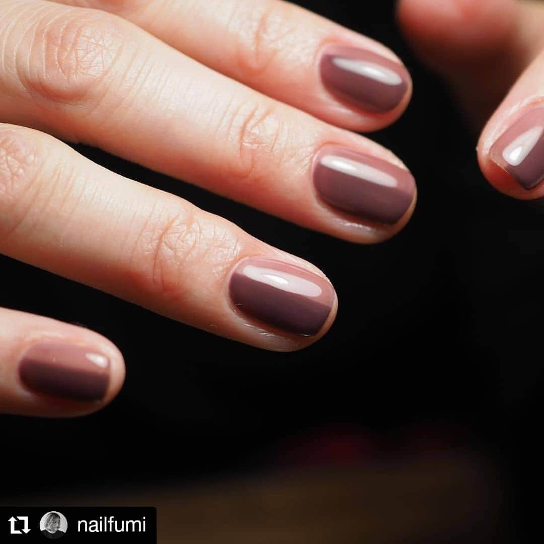 エリコネイルさんのインスタグラム写真 - (エリコネイルInstagram)「. リポスト失礼します🙏 . Fselection produce by @nailfumi  . 1月29日より発売になりました新色F612 Betty( ベティー )をご使用いただきました😍 . 半分ずつの塗り分けとてもオシャレです☺ . fumi先生（ @nailfumi ）いつもありがとうございます🙇‍♀️  #Repost @nailfumi • • • • • • . @morecouture_jp F612 ベティー 半分は1度塗り、半分は2度塗り それだけでアート☺️ . 全てスワロフスキーでつくった 3Dはブルーグリーンで合わせてみました！ . .  #nail#nails#nailsalonf#nailartist#nailcolorist#nailfumi#ebisu#恵比寿ネイルサロン#ネイル#plusone#onecolor#tokyonailstyle#gelnail#ongles#onglesengel#nagel#unghia#指甲#гвоздь#маникюр#日本美甲#네일#OLYMPUS#nailphoto」2月1日 10時29分 - morecouture_jp