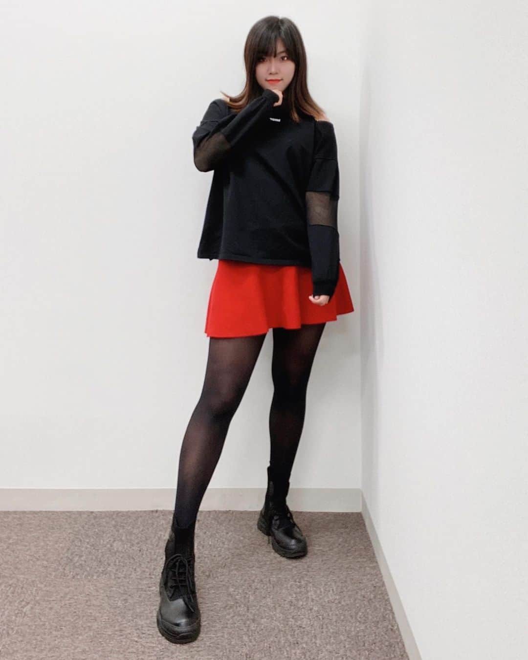 SIRIUSさんのインスタグラム写真 - (SIRIUSInstagram)「おはようございます  お久しぶりの黒ストッキングです🤣 黒x赤の定番❤️🖤 個性的に見えるスタイル大好き 今日もわくわくの一日に！  . . #ootd #ootdfashion #ootd4nylonjp #dailylook #daily #fashion #japanesefashion #style #cool #cute #kawaii #girl #legs #legday #blogger #asiangirls #fitness #instagood #instagram #instalike #instadaily  #今日のコーデ #今日の服 #ファッション #スタイル #スカートコーデ #タイツ #ストッキング」2月1日 10時23分 - sirius_4102