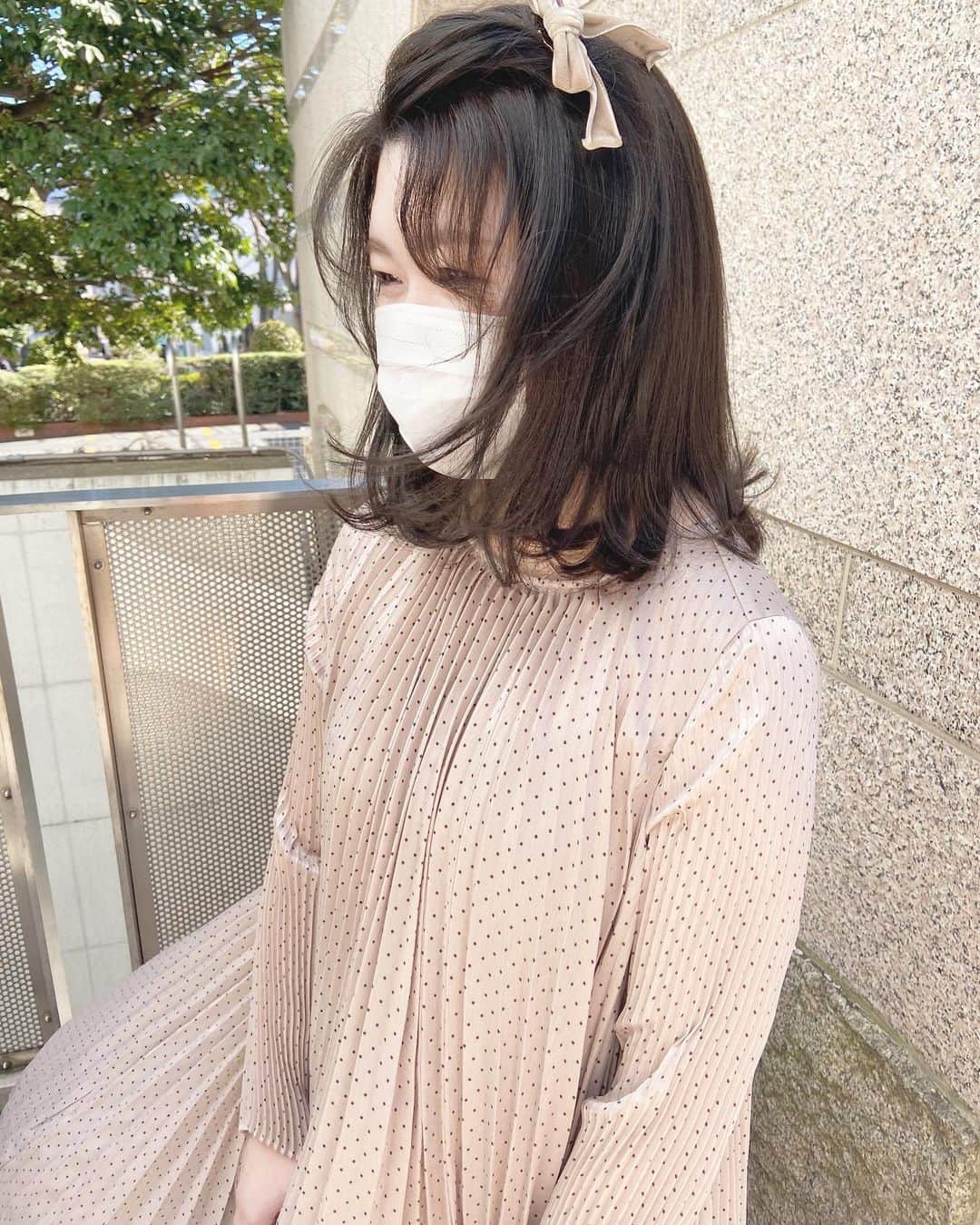 佃加菜のインスタグラム：「透明感のsmorky beige🤍 風可愛かった〜🤍🍃 可愛くてナチュラルな雰囲気🤍」