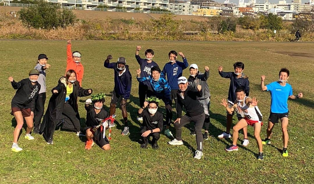 福島和可菜さんのインスタグラム写真 - (福島和可菜Instagram)「🏃‍♂️ランスマ倶楽部🏃‍♂️ 見て下さった皆様、  ありがとうございました‼️‼️‼️‼️‼️  2週に渡っての…  ランスマ倶楽部 🎽ドリーム駅伝🎽  私は、女性芸能人最速チームのキャプテンとして、アンカー10区を走らせていただきました🏃‍♂️  1区→福島舞ちゃん 2区→SUIちゃん 3区→佐野千晃ちゃん 4区→福島和可菜  10分〜15分と言うハンデをいただき、 トップでタスキをもらったのに…  最後全員に追い越されてしもうたー😖😖😖  ごっ、 ごめんなさーい🙏🙏🙏🙏🙏  捻挫明け、なかなかスピード練が出来ていなかったので、 40分切れずにかなり悔しい走りでした😭 やはり練習は裏切らないゼ🏃‍♂️🏃‍♂️🏃‍♂️  今回、 世界、日本でもトップクラスの皆様方と走らせていただけた事は本当に嬉しい事ですし、  結果は勝てませんでしたが、 とっても楽しかったです🥰  駅伝ってやっぱりいいね🙌 走るって最高だね🙌  また頑張ろうって思います😊🙌  ランチューバーチーム、優勝おめでとう㊗️ 次回はリベンジじゃー🔥🔥🔥（笑）  ご覧下さった皆様、 応援して下さった皆様、  ありがとうございました😊🙌  どこかで走っている姿を見かけたらぜひ一言… 「可愛いー」 と言ってやって下さいませ😎🤲  🤣🤣🤣🤣🤣（笑）  #駅伝最高 #ランスマ倶楽部 #ドリーム駅伝 #dream #駅伝 #女性芸能人最速チーム #キャプテン #ありがとう #最高 #nhk #bs #1 #athlete #legend #super #special #runner #Olympia #激走 #team #ドラマ #感動 #リベンジ #🏃‍♂️ #👟 #🎽 #❤️ #☀️ #😊 #✨」2月1日 10時31分 - fukushimawakana