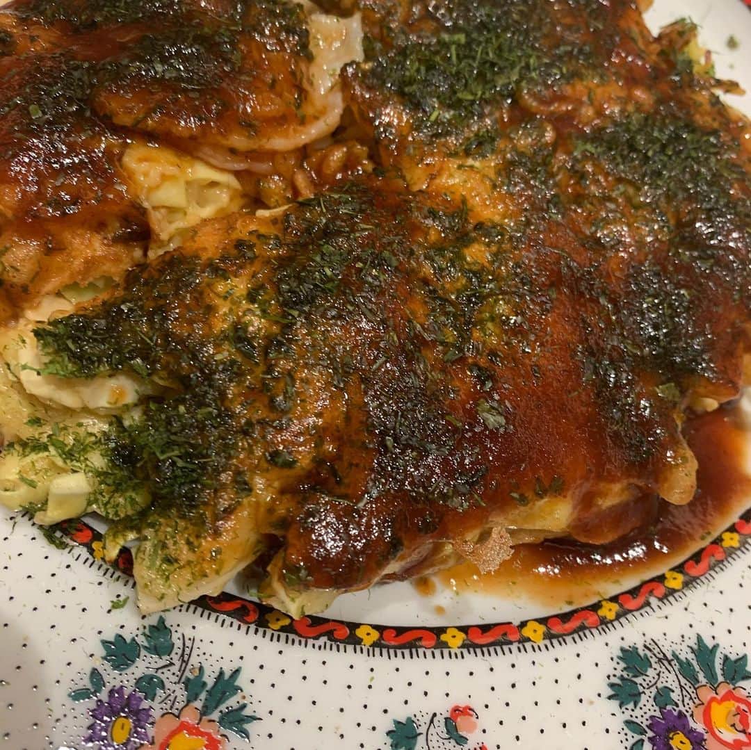 西川史子さんのインスタグラム写真 - (西川史子Instagram)「お好み焼きの夕食。 色んなこだわりあると思いますが、山芋たっぷりのフワフワお好み焼きです。」2月1日 10時31分 - dr.ayako_nishikawa