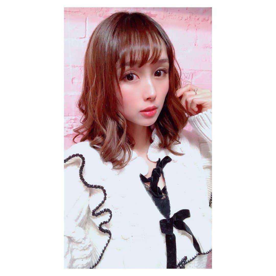 小池ジョアンナのインスタグラム：「髪をきりました😀  今後また 徐々に短くしていく予定です💇‍♀️  今日から #BIGOLIVE も頑張ります！！  #ミディアムボブ #haircut #newhair #newhaircut #ミディアムヘア #mediumhair #hairstyle #小池ジョアンナ #ライバー #ワンカラット #onecarat」