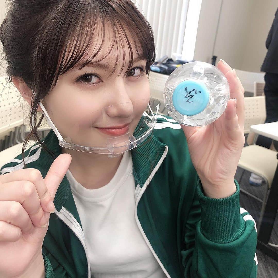 川添りなのインスタグラム：「おはようございます(ぞ)💓🥺  #写真 #他撮り #緑 #ジャージ #あさづけ #ペットボトル #ぞ #水 #かながわshowtime #収録」