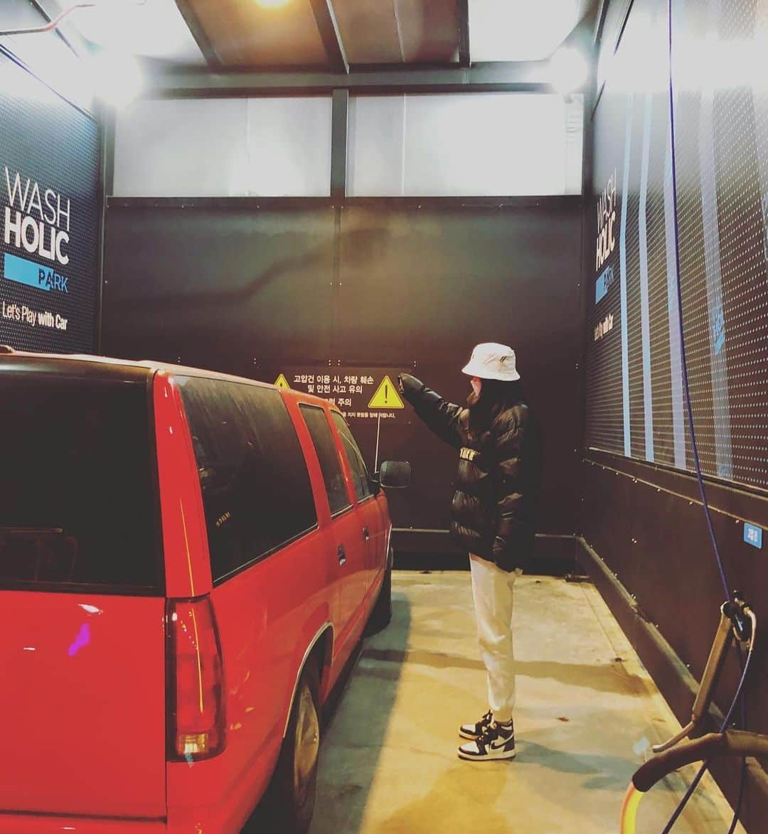 クォン・スジョンさんのインスタグラム写真 - (クォン・スジョンInstagram)「90s #chevy #suburban 🖤 ..........😙  티파인효소 설 선물 세트 오늘 자정 오픈됩니다!   이번 구성에는 설 선물 세트 구매시 + EWL유산균 60포 증정🤍  ➰구성 효소(120포) + 쇼핑백   -추가 🎁 : 유산균(60포)  ➰단가 정상가 \260,000/ 공구가 \119,000/  🚚  오전 10시 이전 주문건 당일 출고 🚚」2月1日 21時27分 - sujung92k