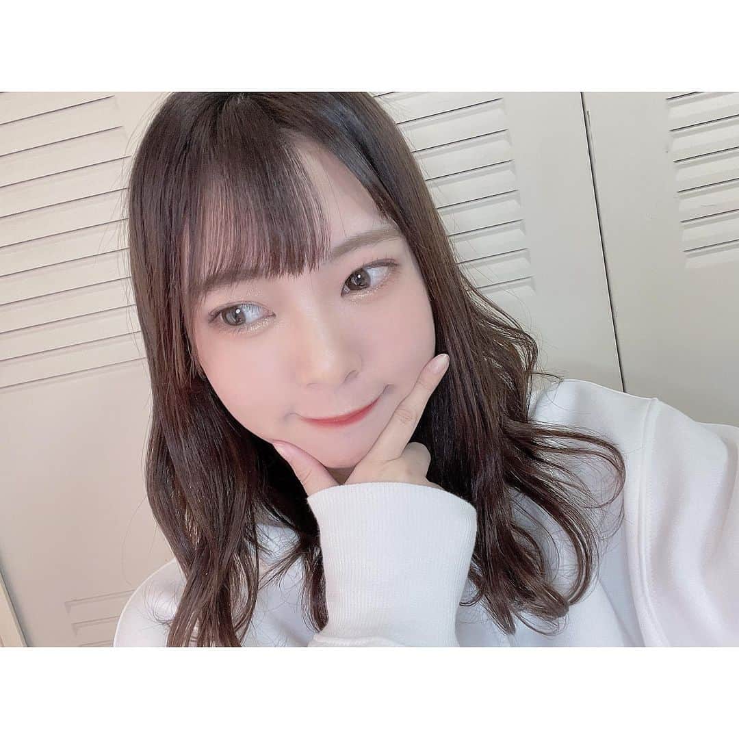 山田寿々のインスタグラム：「﻿ ﻿ 日本最大級のライバー事務所【ONECARAT】に﻿ 所属させて頂きイチナナライブを始めました☺️🔥﻿ ﻿ 今朝初配信したんですけど、、﻿ めちゃくちゃ楽しかった〜😆😆﻿ ぜひ、遊びに来てくださいっ﻿ ﻿ 今日はこの後23時から2時間配信します＾＾﻿ ﻿ そして！プレゼントの宛先も決定しました^_^﻿ 2枚目です！よろしくお願いします🌝﻿ ぜひお待ちしております🥰🥰﻿ ﻿ これからもどうぞ、よろしくお願いします🙇‍♀️🔥﻿ ﻿ #onecarat #イチナナライブ」