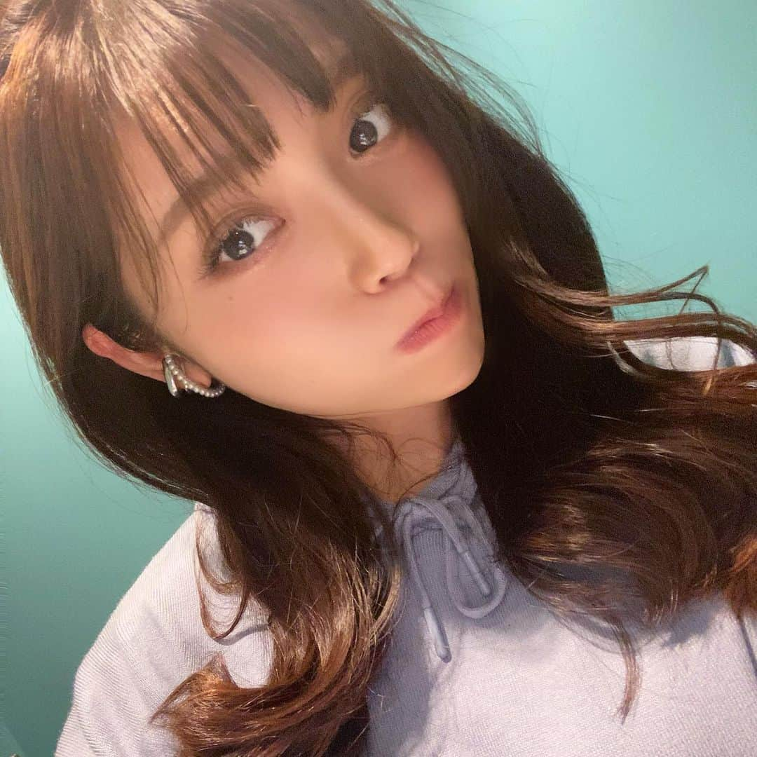 渡辺 さあやさんのインスタグラム写真 - (渡辺 さあやInstagram)「こんばんは🤍 今日もお疲れさまでした〜！  @accomplish_salon の @minecolla_yu さんに 髪色を明るくして 前髪も切ってもらいました✂️  今回は、#プラチナミネコラ で いつも以上にツルツルになりました✊🏻 ゆうさんの魔法の配合のおかげです✨ いつもありがとうございます🤍ㅤㅤㅤㅤㅤㅤㅤㅤㅤㅤㅤㅤㅤ #ミネコラ  #ミネコラトリートメント #ミネコラパーフェクト3  #プラチナミネコラ  #ミネコラaccomplish  #プレミアムミネコラ #ミネコラコンプリートサロン #髪質改善トリートメント #髪質改善 #人幹細胞 #水素トリートメント #ヒト幹細胞 #accomplish代官山 #アコンプリッシュ」2月1日 21時32分 - saaya_love