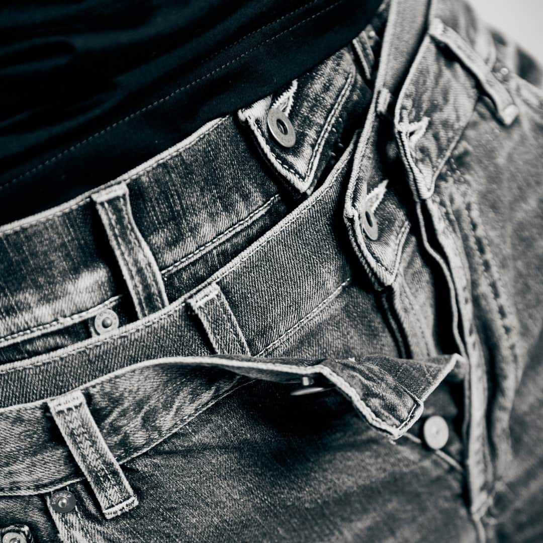 ドンダップのインスタグラム：「We are studying new level of denim performance #DondupDenim #DondupMadeInItaly」