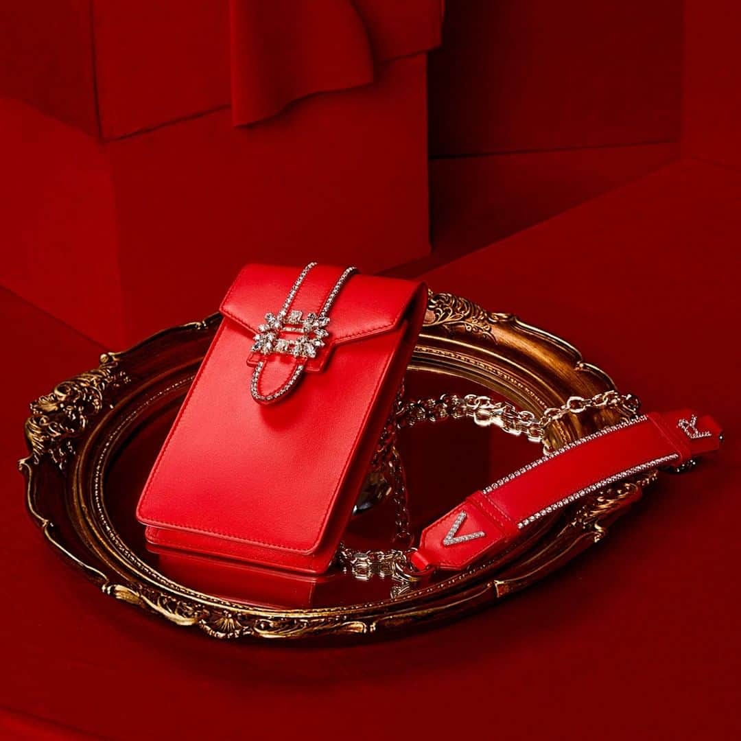 ロジェ・ヴィヴィエさんのインスタグラム写真 - (ロジェ・ヴィヴィエInstagram)「To celebrate the new year of the Ox, @GherardoFelloni presents the Miss Vivier Pocket Phone Holder, hand crafted in a rich, red shade of leather, with the RV crystal logo and a miniature Broche buckle.  #RogerVivier #CNY2021 #RVSS21 #GherardoFelloni  Discover the new collection through link in bio or visit your nearest Roger Vivier boutique.」2月1日 20時00分 - rogervivier