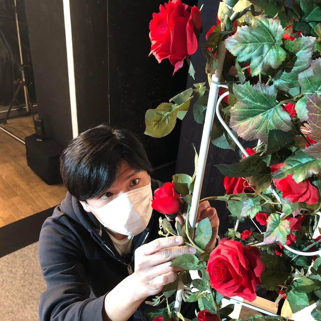 有馬芳彦さんのインスタグラム写真 - (有馬芳彦Instagram)「初の演出を務めました、流星レトリック『ローズクォーツに誓いのキスを』無事に終焉を迎えました❗️ ご観劇、ご視聴、そしてご支援ご協力頂き、本当にありがとうございます😊 #薔薇キス」2月1日 20時03分 - arimax_photo