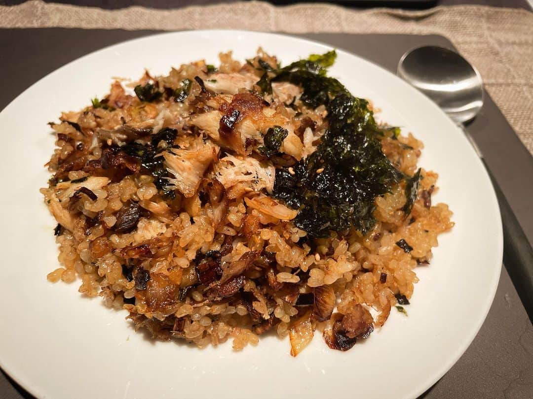 アン・ジェヒョンのインスタグラム：「고등어 볶음밥  🍽😆」