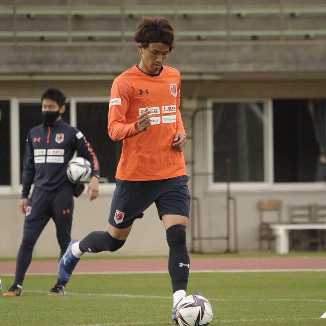 大宮アルディージャさんのインスタグラム写真 - (大宮アルディージャInstagram)「. 沖縄キャンプ9日目⚽️☀️🥵📸 . #37松田 #41小野 #4大弥 #24西村 #27誠也 #40クリャイッチ #22翁長 #11侃志 #岩瀬監督 #5俊輝 #大宮アルディージャ #ardija #Jリーグ #SHOW」2月1日 20時22分 - omiya.ardija